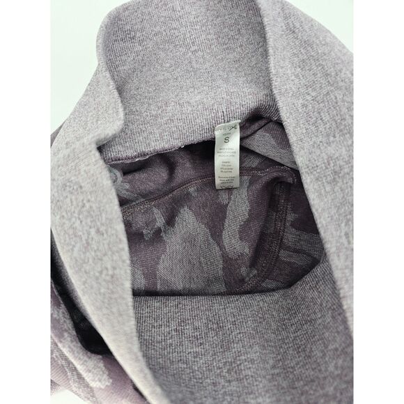 Amazon High Waisted Seamless Camo Shorts Set of 2 Small - Picture 5 of 11